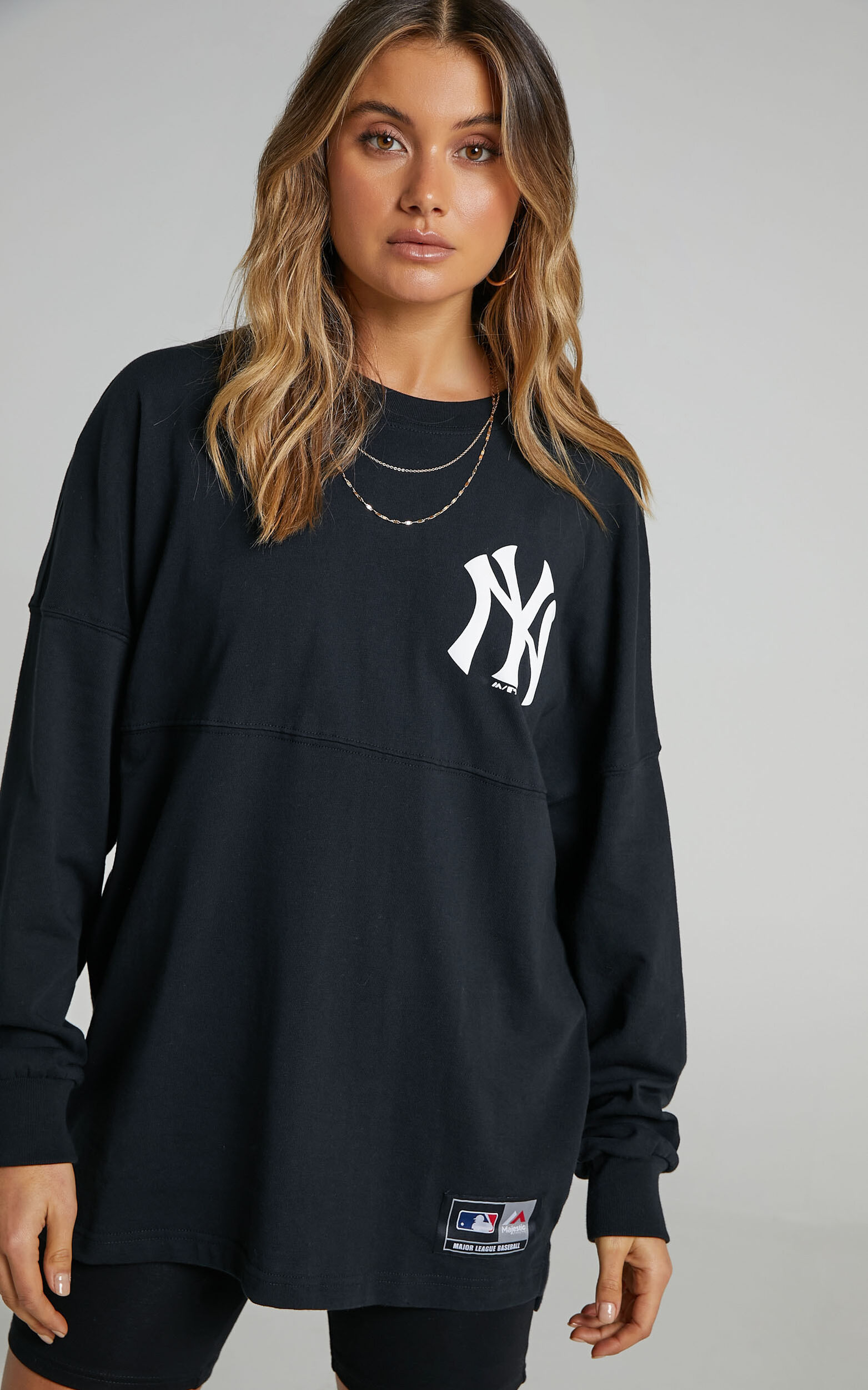 Majestic Yankees Long Sleeve T Shirt With Yankees Sleeve Print To