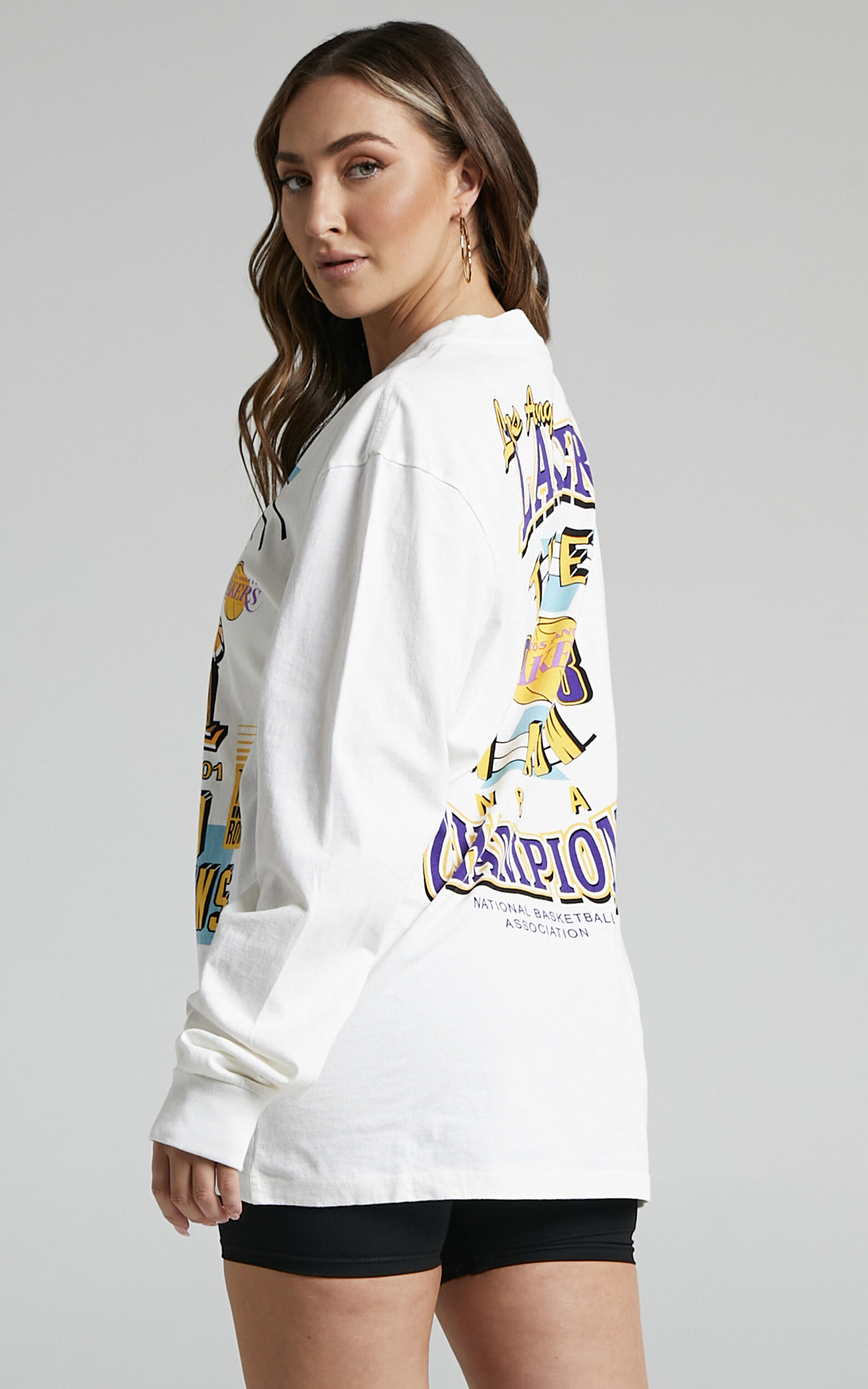 Lakers 3 in a Row Vintage White Long Sleeve Tee