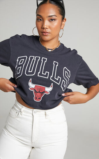 Chicago Bulls XL Arch Faded Black Tee
