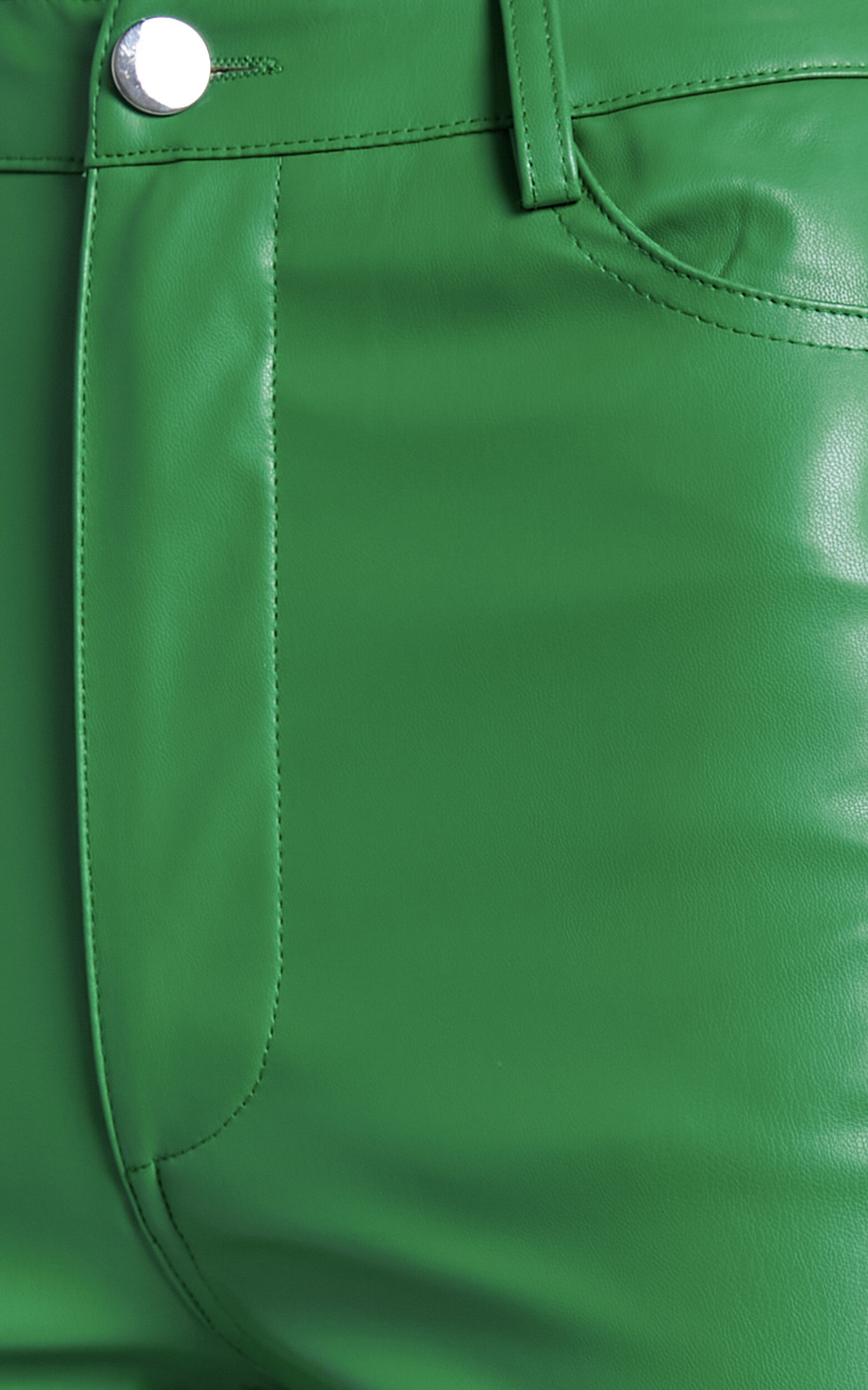 NWT Zara Green Faux Leather Leggings in 2023 | Green leggings outfit,  Outfits with leggings, Faux leather leggings outfit