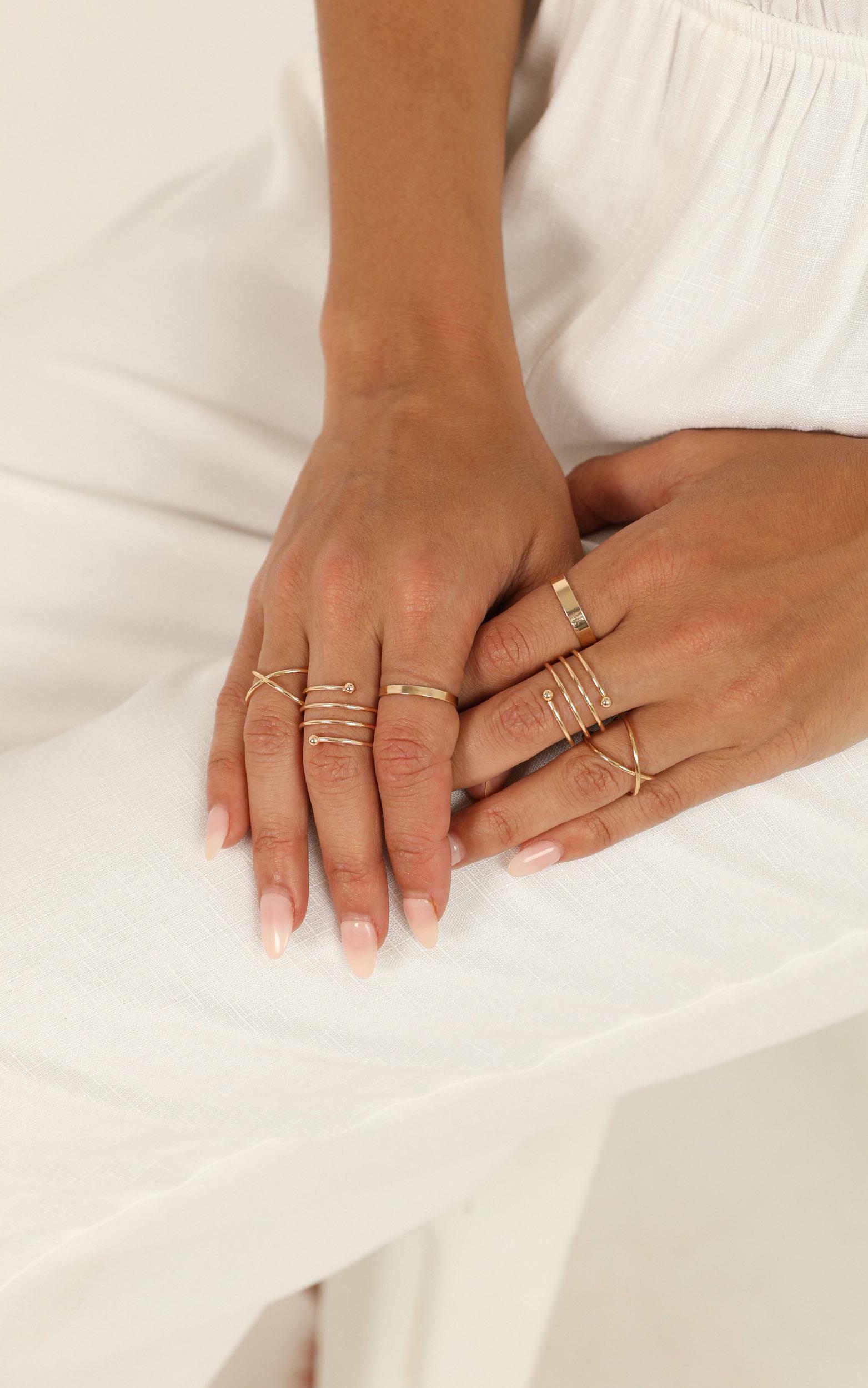 Criss Crossed Ring Set In Gold | Showpo