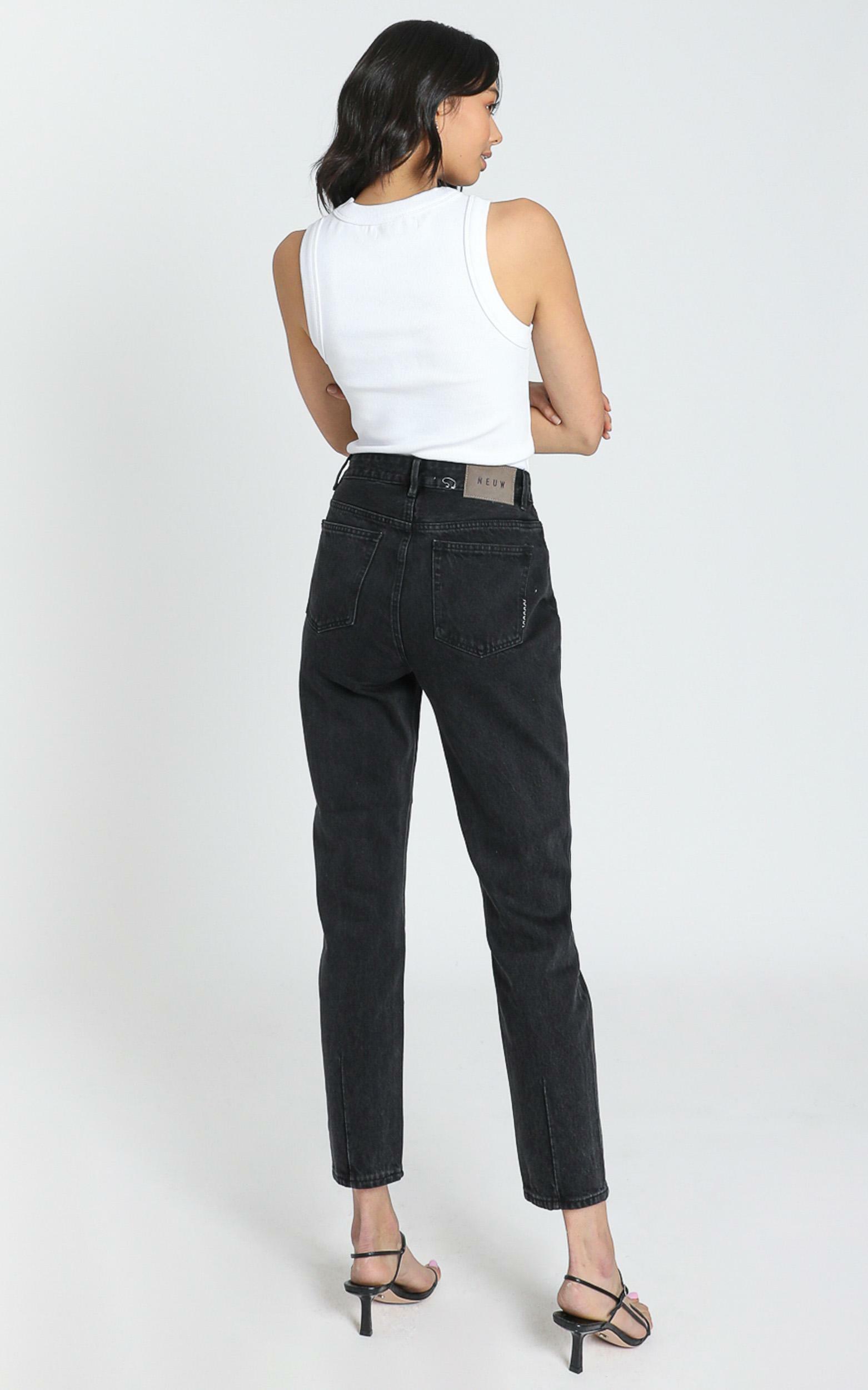 neuw lola mom jeans black